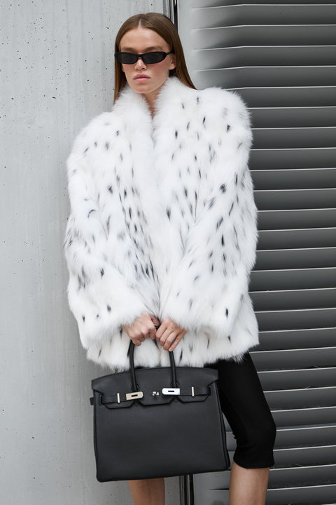 Cappotto in pelliccia di volpe ispirato alla lince