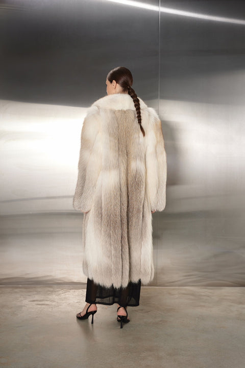 Wearing a gold fox fur coat, the woman embodies elegance and grandeur, with the coat’s plush fur and elongated fit offering both warmth and sophisticated style.